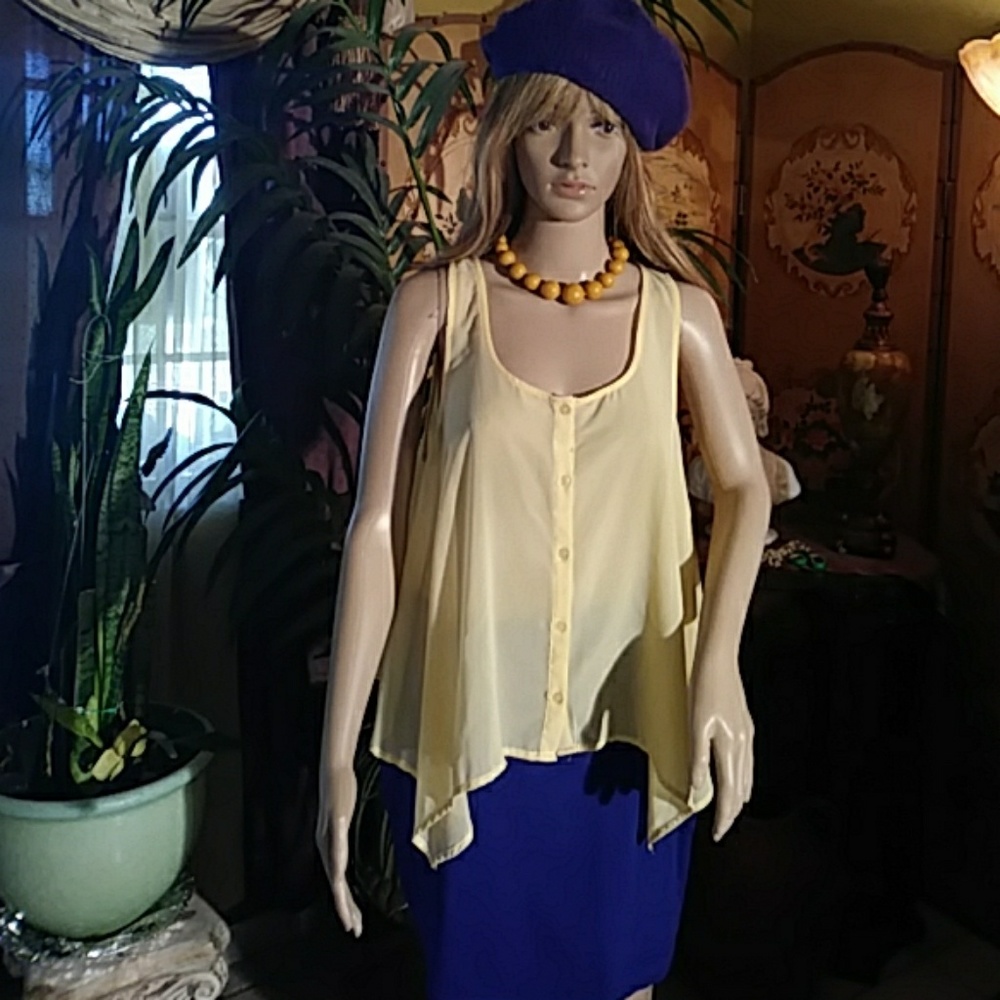 Sale🌹 Pretty yellow top🌹 - Picture 1 of 3